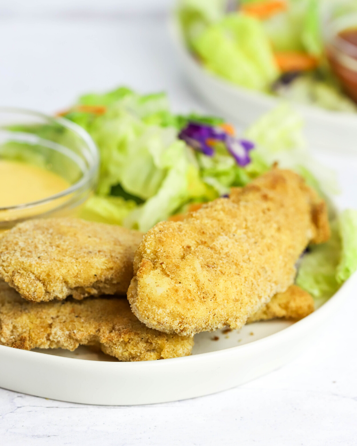 Pickle Brined Chicken Tenders, chicken tenderloins, pickle juice marinade, cooking with pickle juice, kid friendly dinner, chicken recipe, #chicken